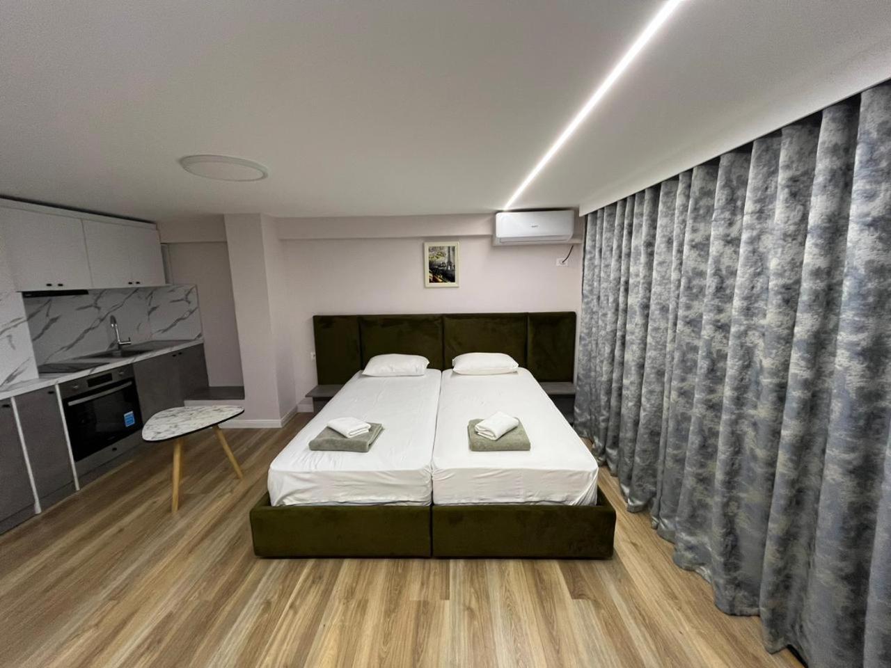 Estel * Tirana